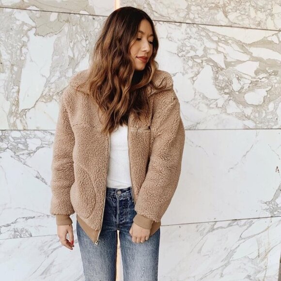 Aritzia Wilfred Free the Teddy Jacket Zip Up Plush Sherpa in Sanders, Size XS - Picture 4 of 16